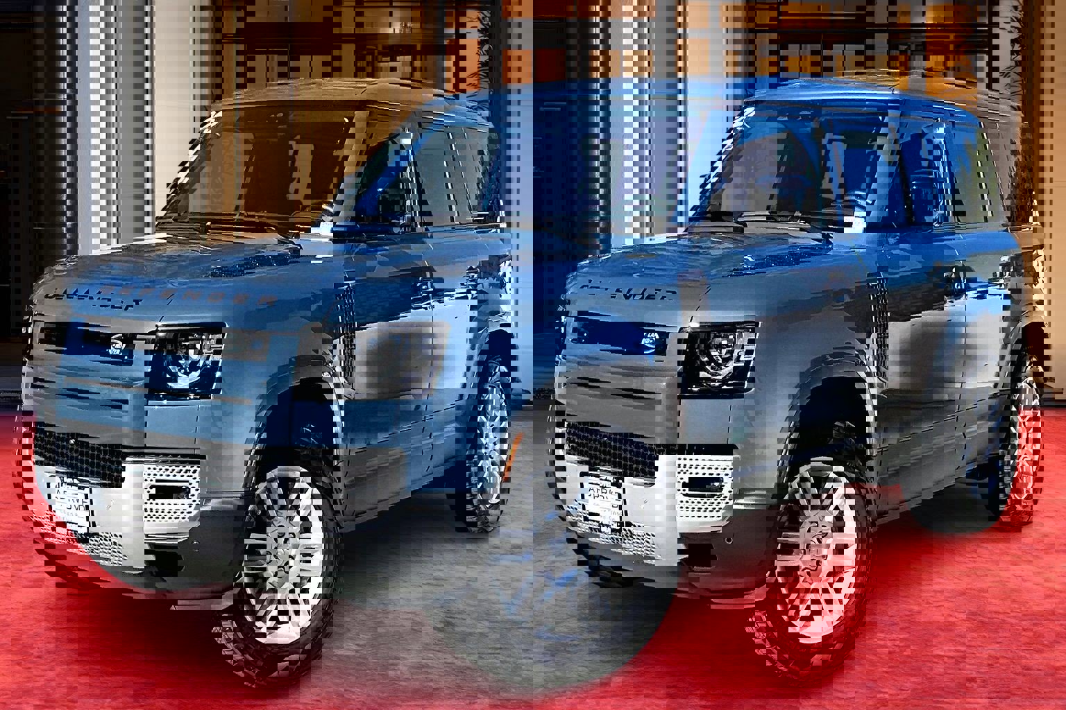2025 Land Rover Defender S's photo