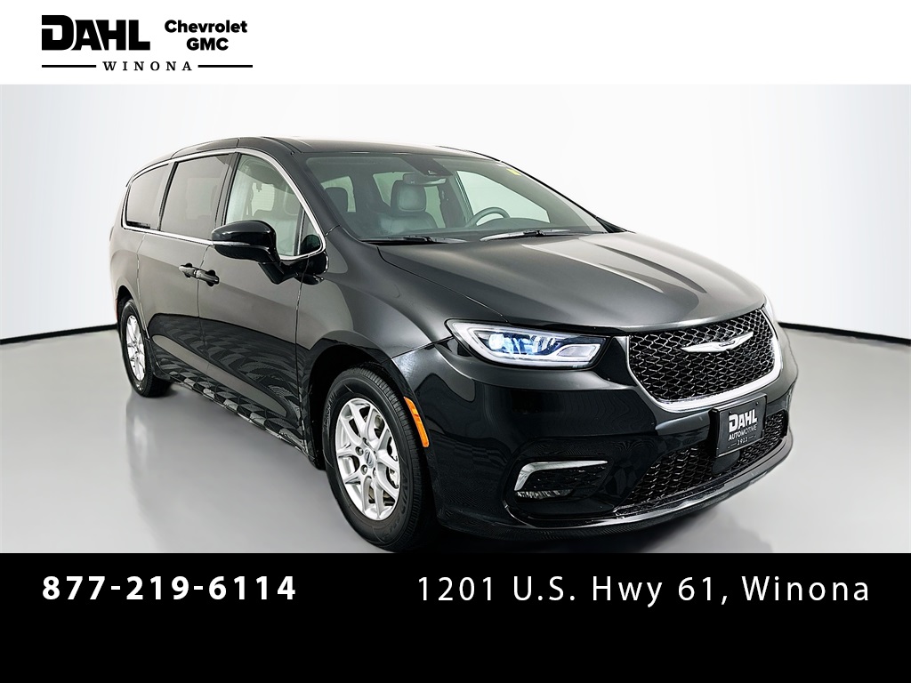 2025 Chrysler Pacifica Select's photo