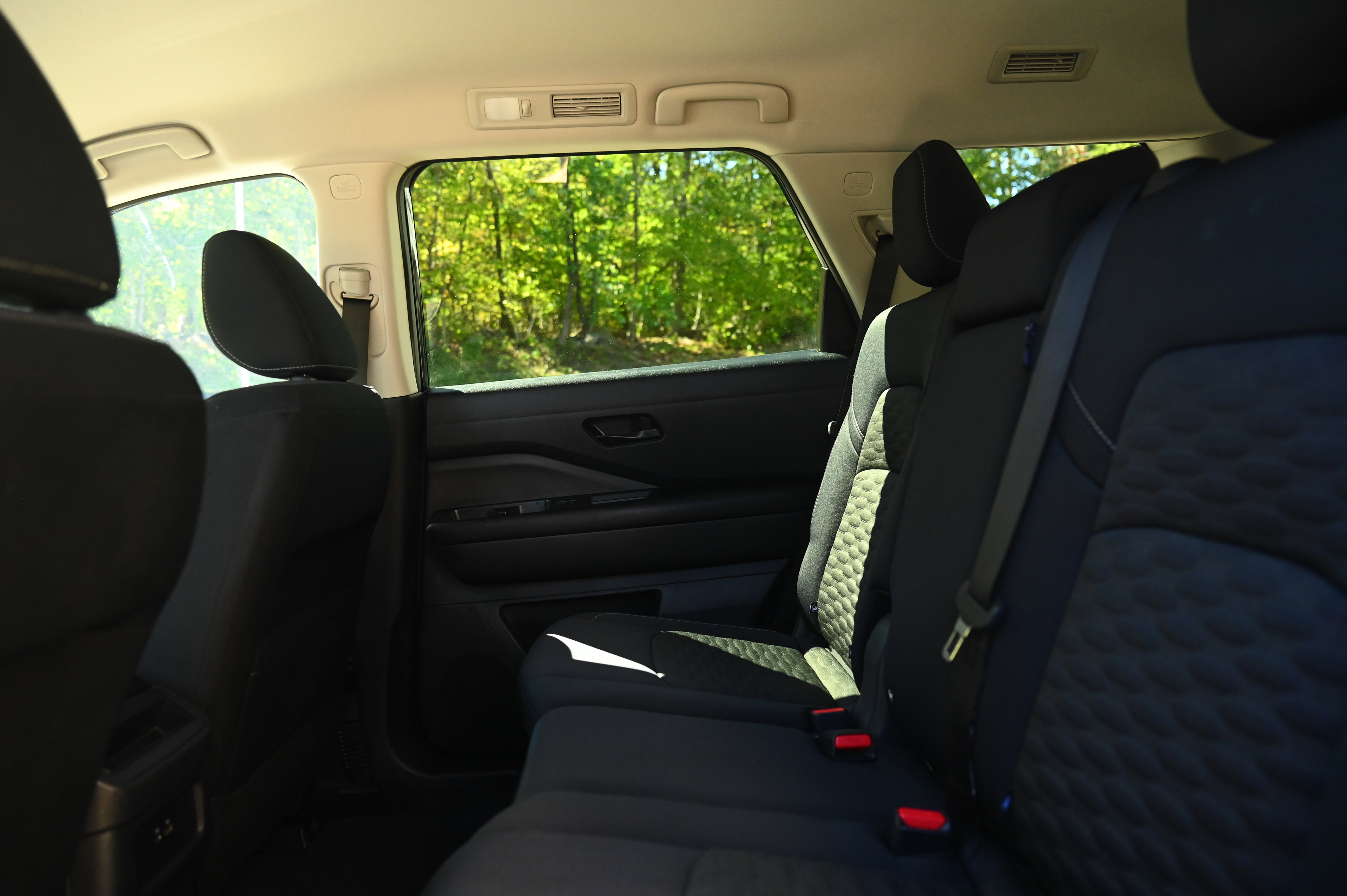 2024 Nissan Pathfinder S photo 19