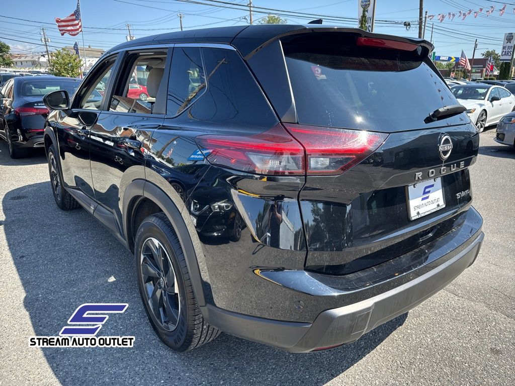 2024 Nissan Rogue SV photo 4