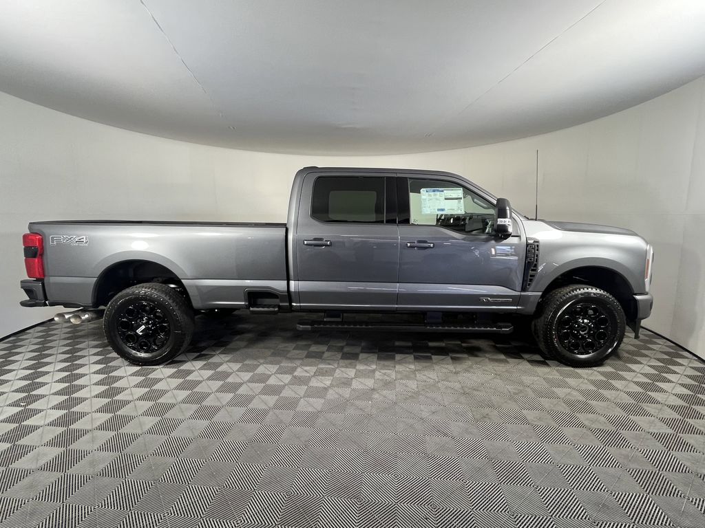 2025 Ford F-350 XLT photo 4