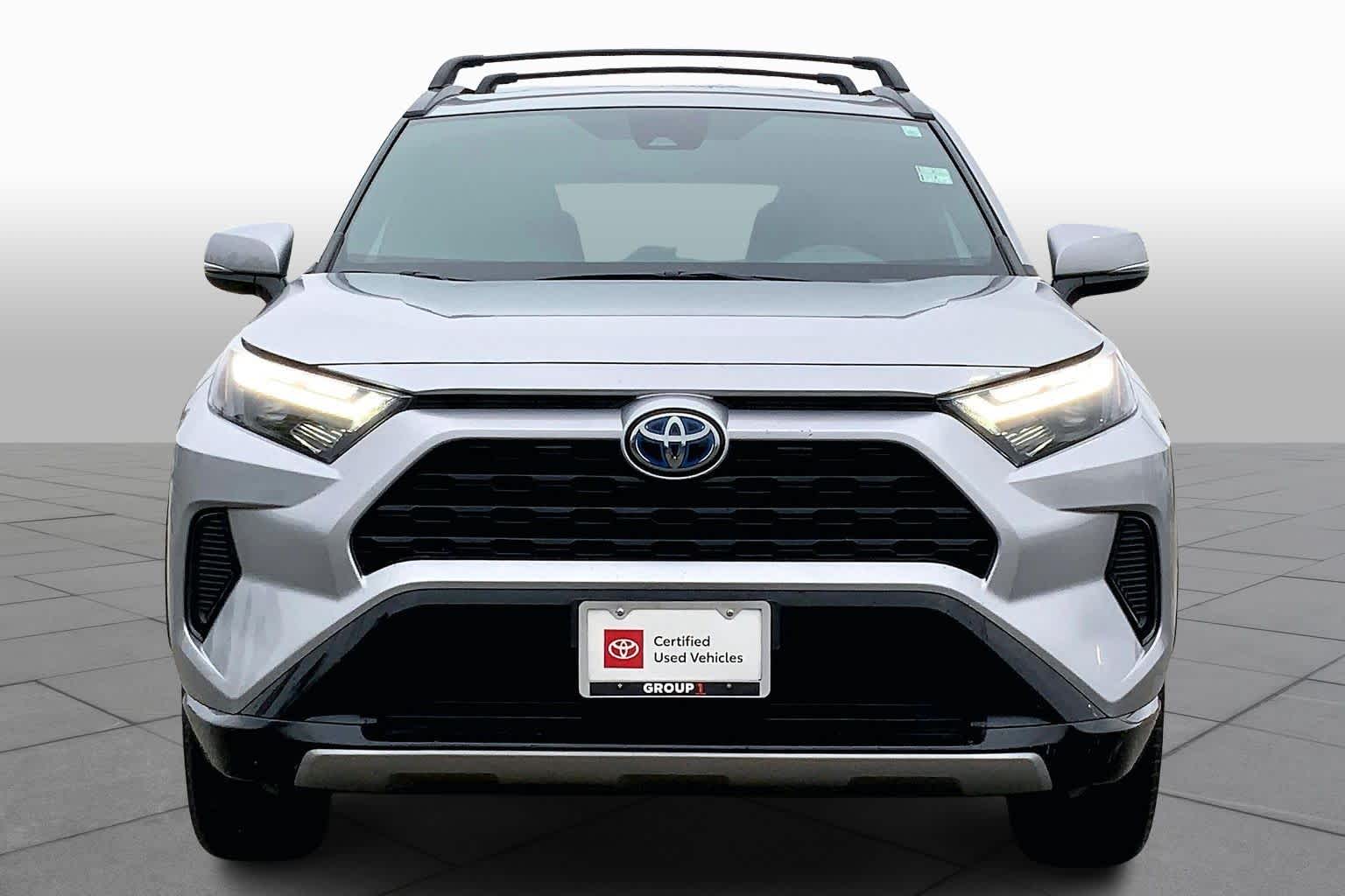 2024 Toyota RAV4 SE photo 3