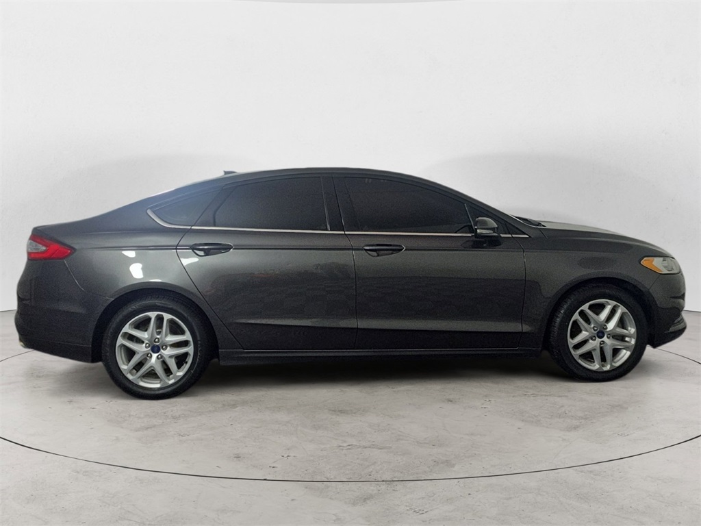 2016 Ford Fusion SE photo 6