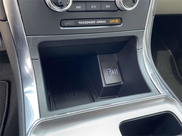 2024 Ford Edge Titanium photo 14