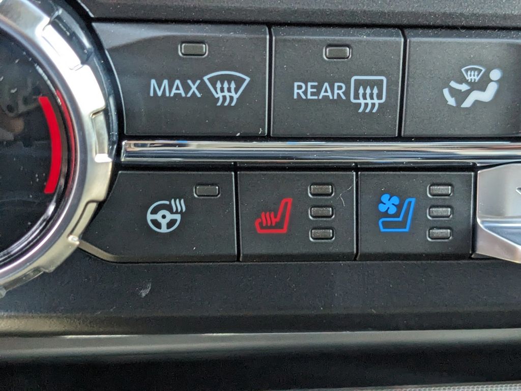 2025 Ford F-350 Lariat photo 24