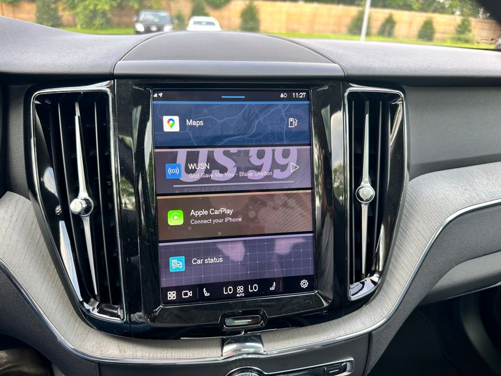 2025 Volvo XC60 B5 Plus photo 16