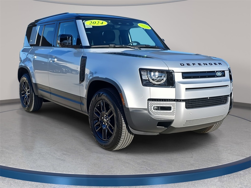 2024 Land Rover Defender 110 S photo 3