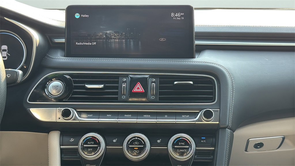 2022 Genesis G70 2.0T photo 15