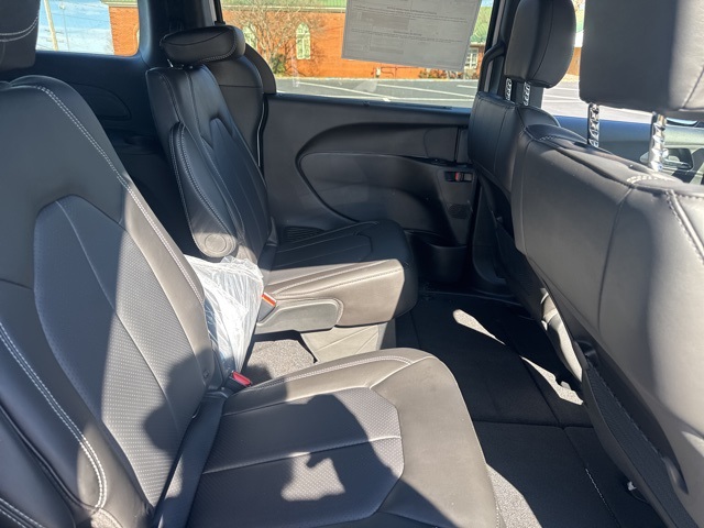 2025 Chrysler Voyager LX photo 9