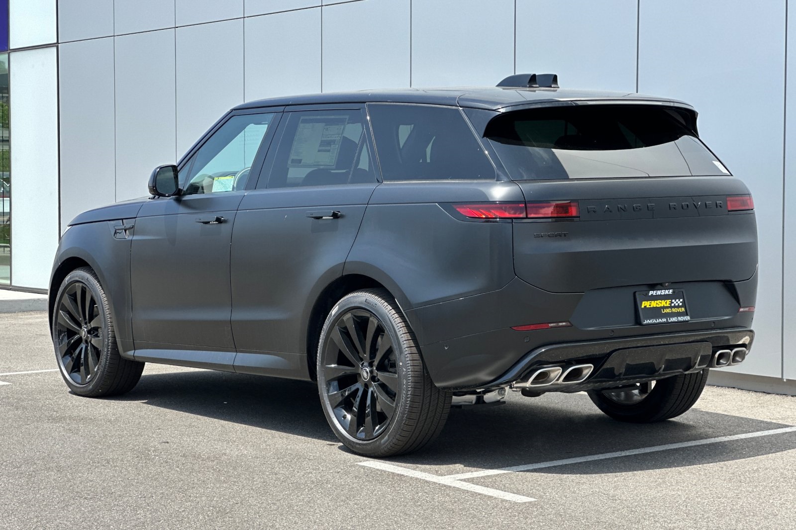 2025 Land Rover Range Rover Sport SE photo 3