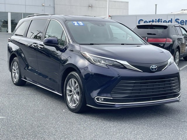 2023 Toyota Sienna XLE's photo