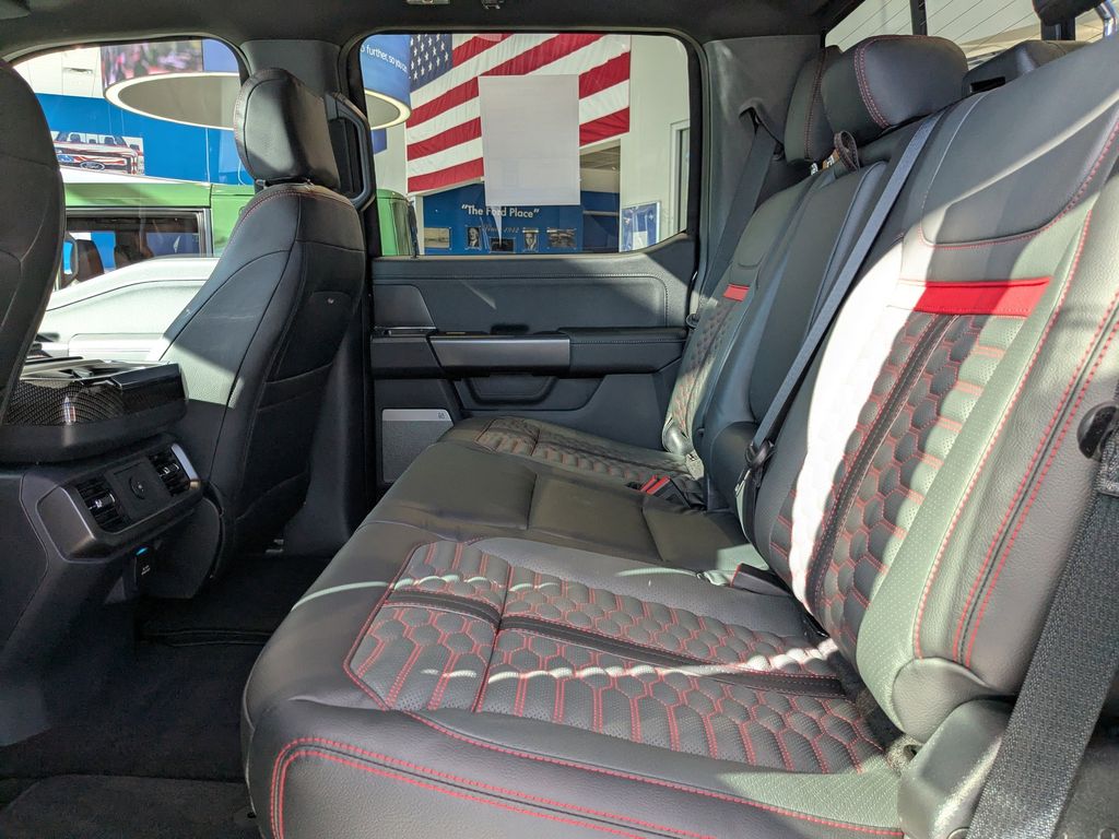 2025 Ford F-150 Lariat photo 3