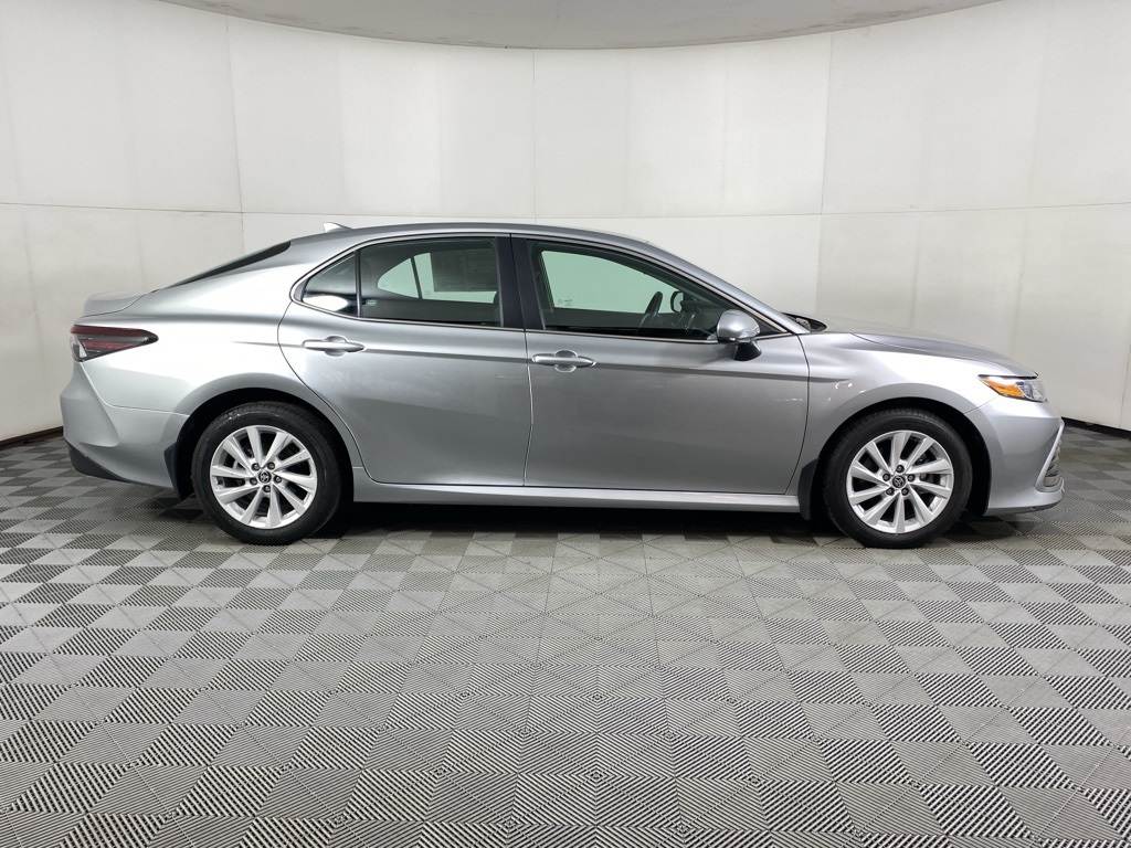 2022 Toyota Camry LE photo 18