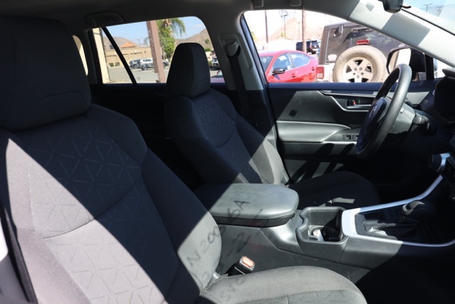 2024 Toyota RAV4 XLE photo 17