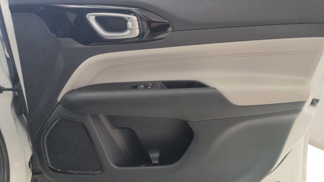 Used 2023 WHITE Jeep Limited image 26