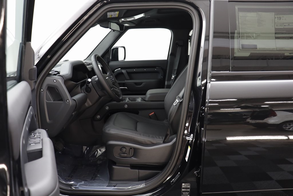 2025 Land Rover Defender 110 X-Dynamic SE photo 7