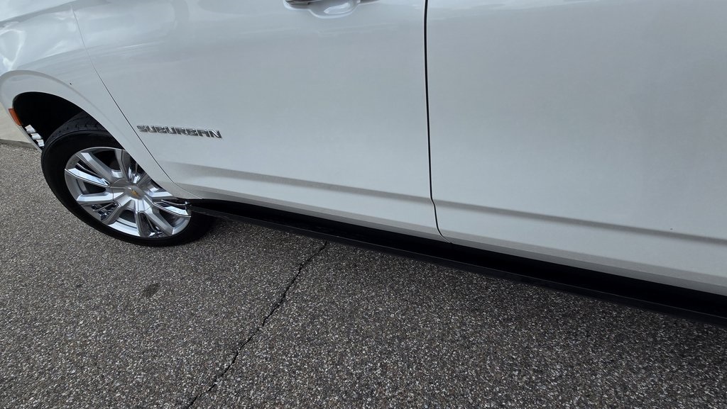 2021 Chevrolet Suburban High Country photo 2