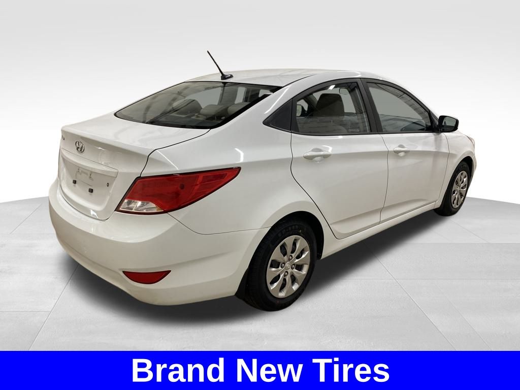 2016 Hyundai Accent SE photo 3