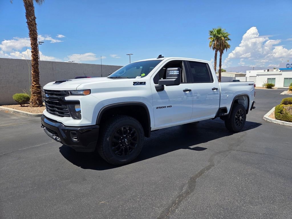 2025 Chevrolet Silverado 2500HD Custom photo 2