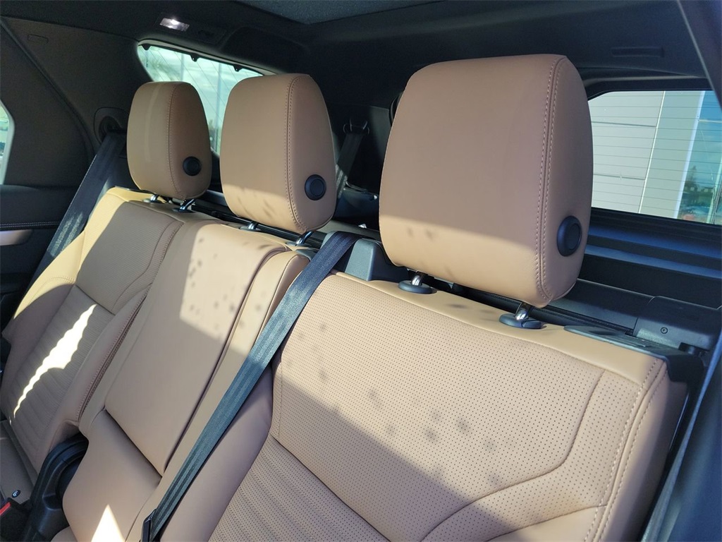 2025 Land Rover Discovery SE photo 15
