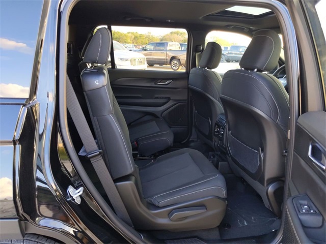 2025 Jeep Grand Cherokee Laredo photo 25
