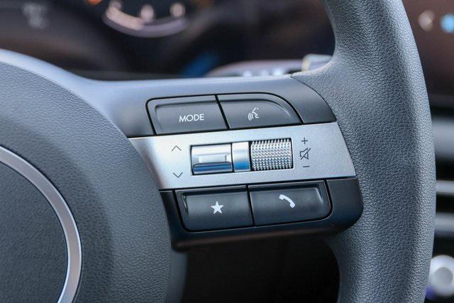 New 2025 White Hyundai SEL FWD image 21