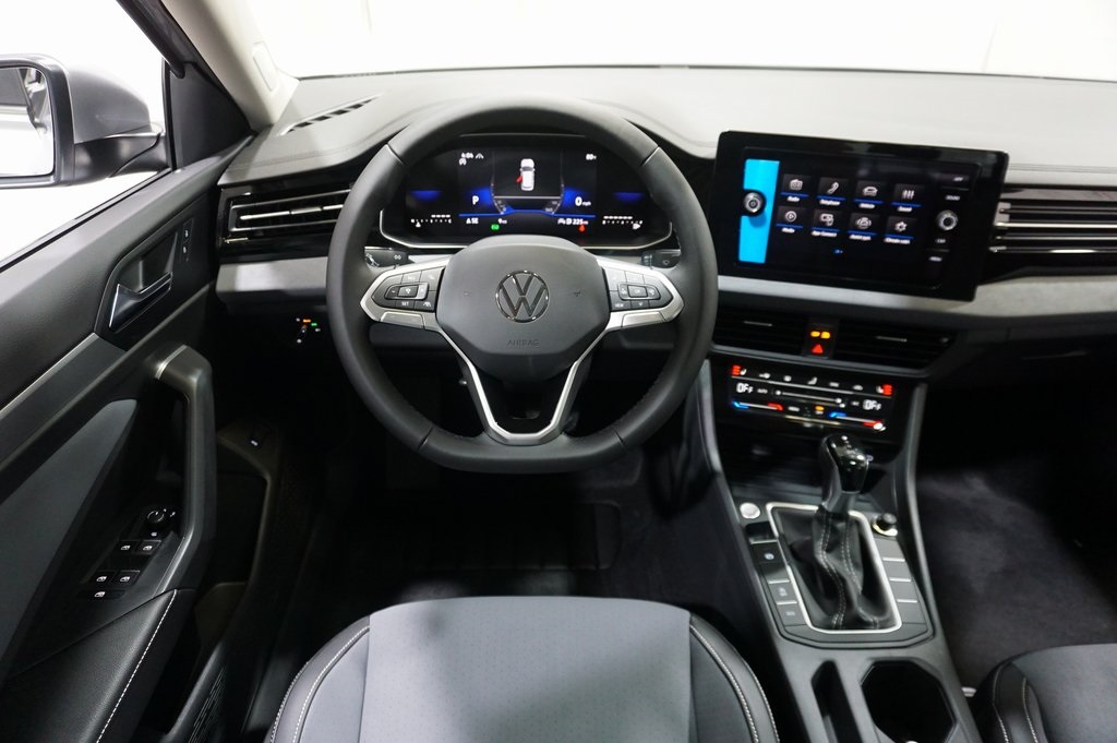 2025 Volkswagen Jetta 1.5T SE photo 11
