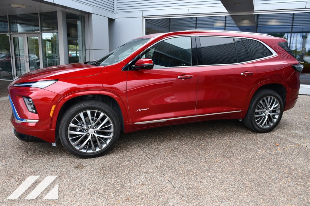 2025 Buick Enclave Avenir photo 2