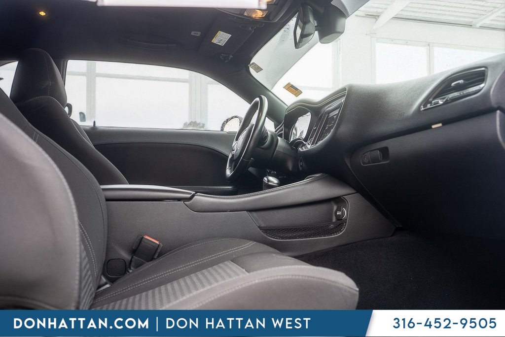 2019 Dodge Challenger SXT photo 18