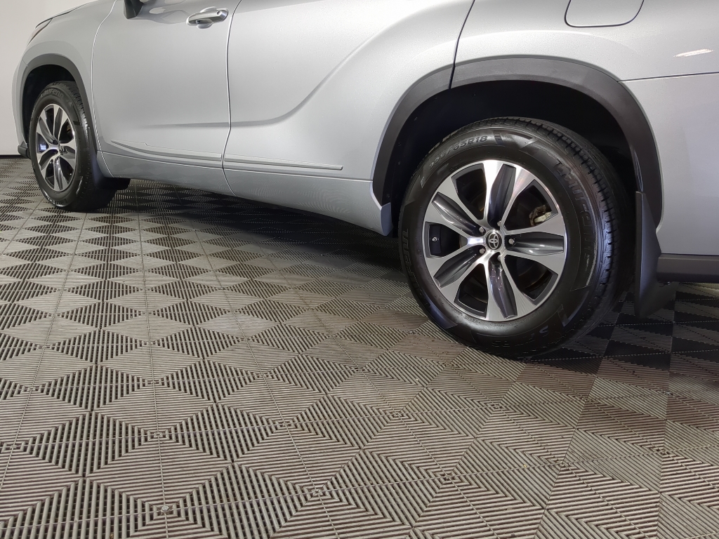 2022 Toyota Highlander XLE photo 5