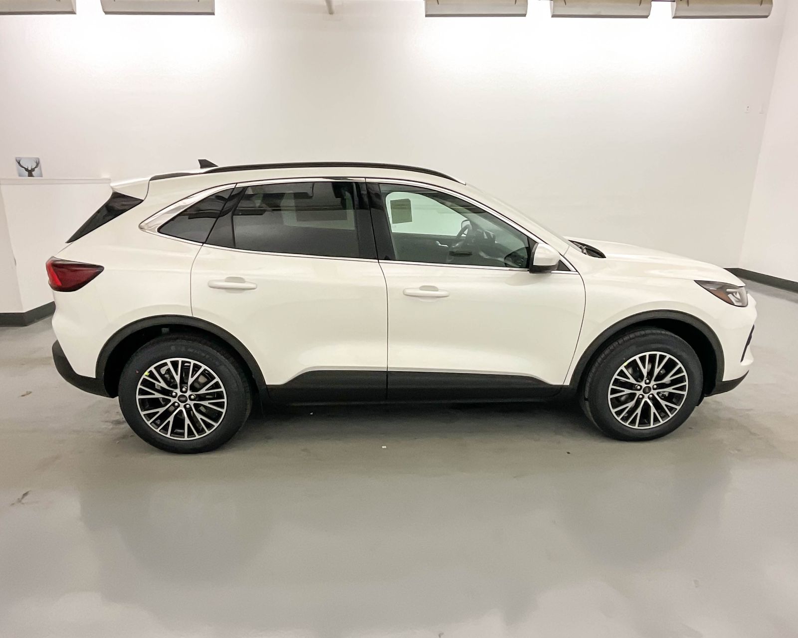 2025 Ford Escape Plug-In Hybrid Sport photo 3