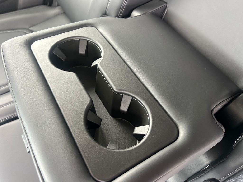 2025 Nissan Armada SV photo 20
