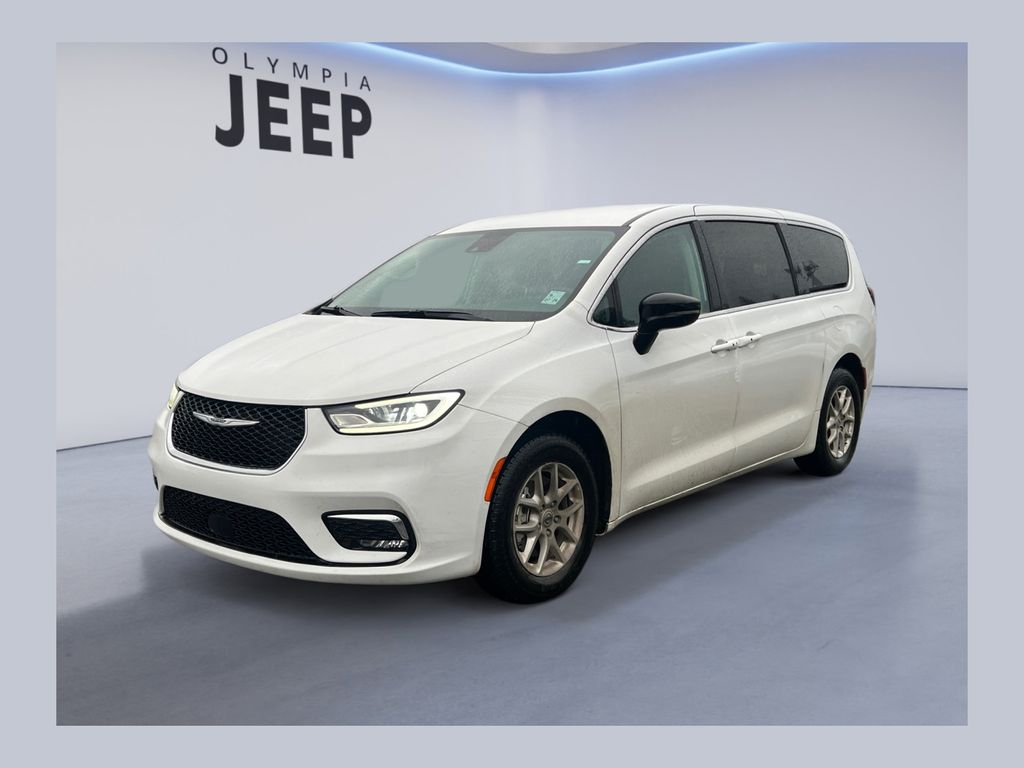 2024 Chrysler Pacifica Touring L's photo