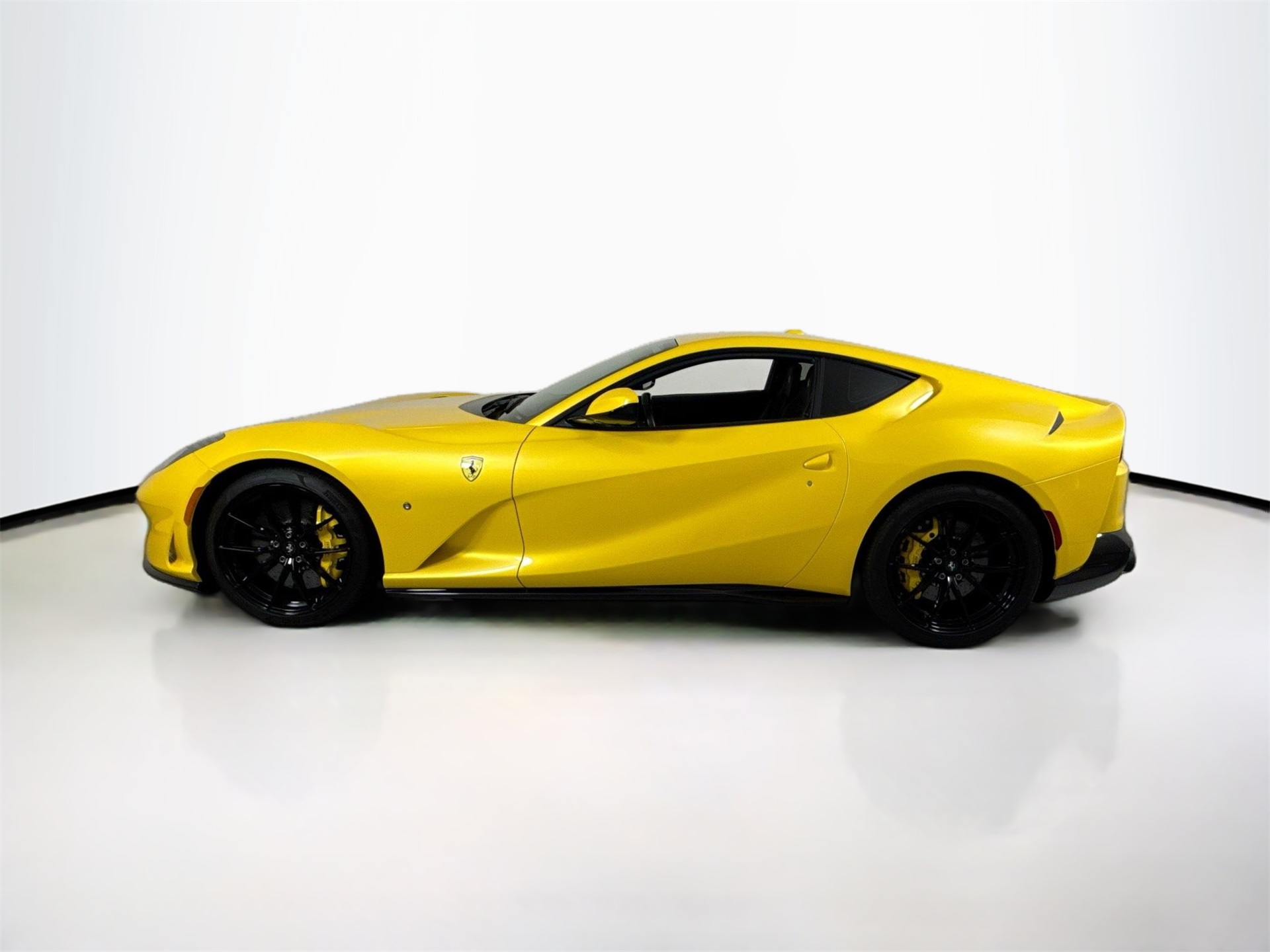 2019 Ferrari 812 Superfast Base photo 4