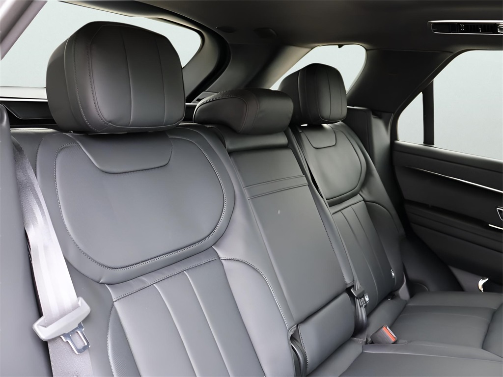 2025 Land Rover Range Rover Sport SE photo 13