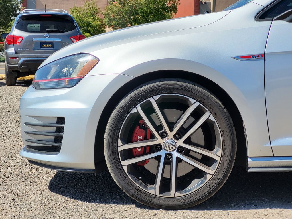 2017 Volkswagen Golf GTI S photo 9