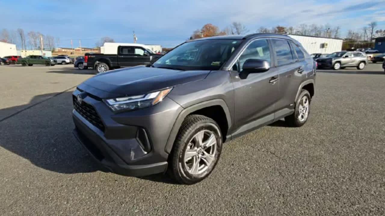2024 Toyota RAV4 Hybrid XLE photo 3