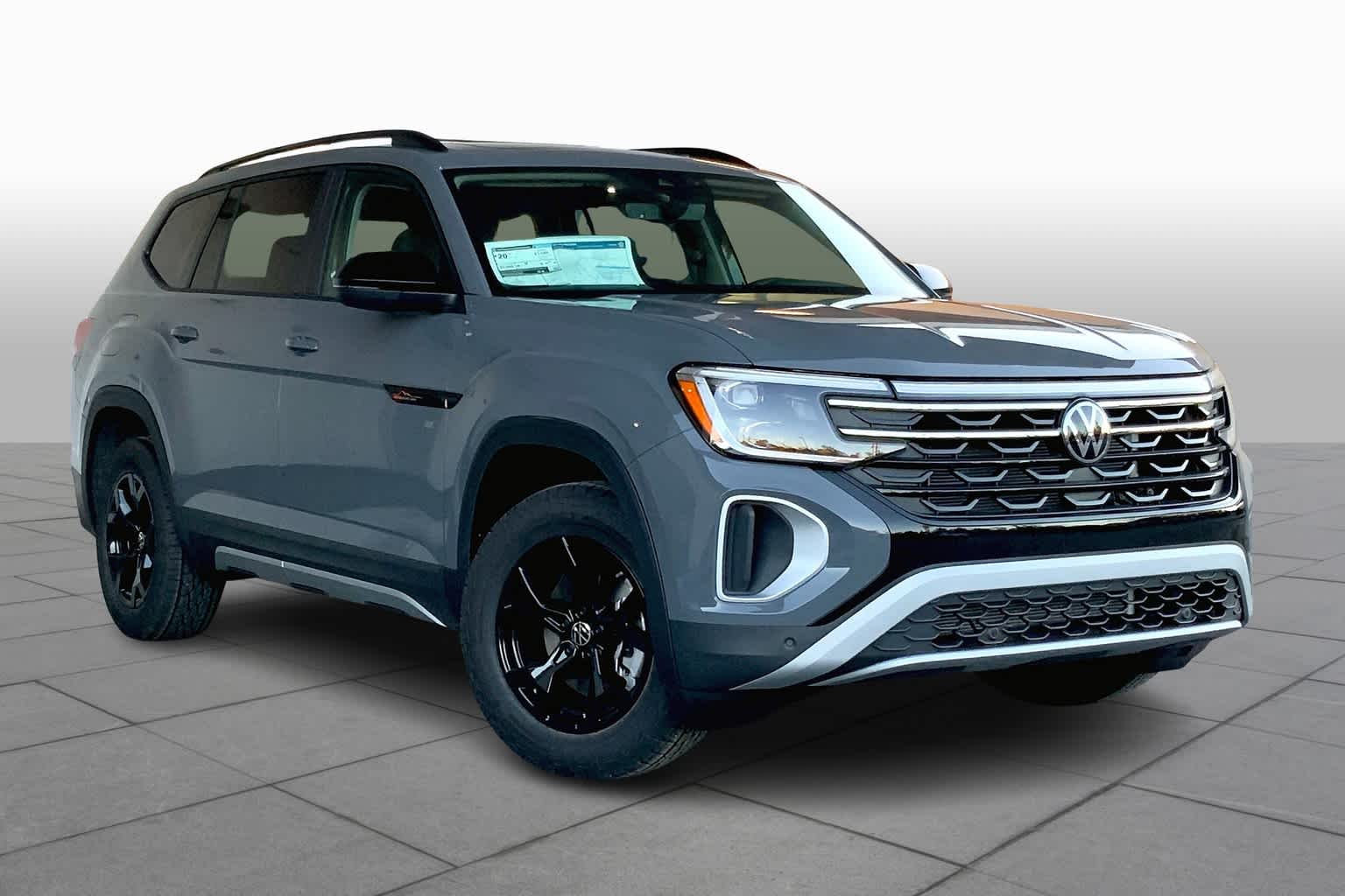 2025 Volkswagen Atlas Peak Edition photo 2