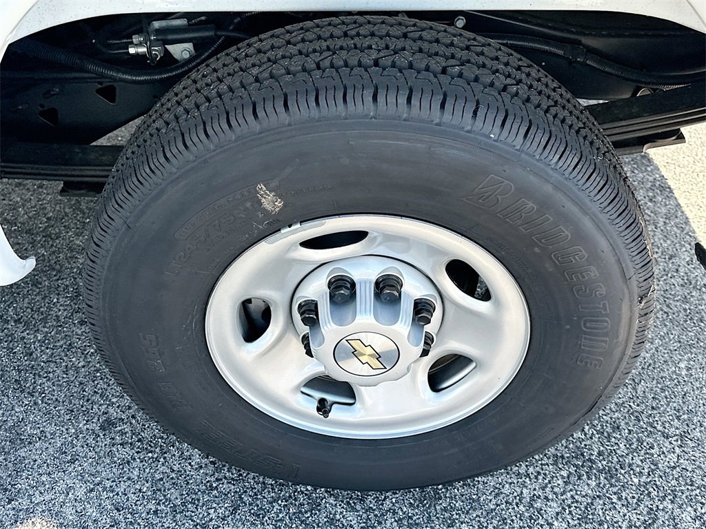 2025 Chevrolet Express Cargo 2500 photo 15