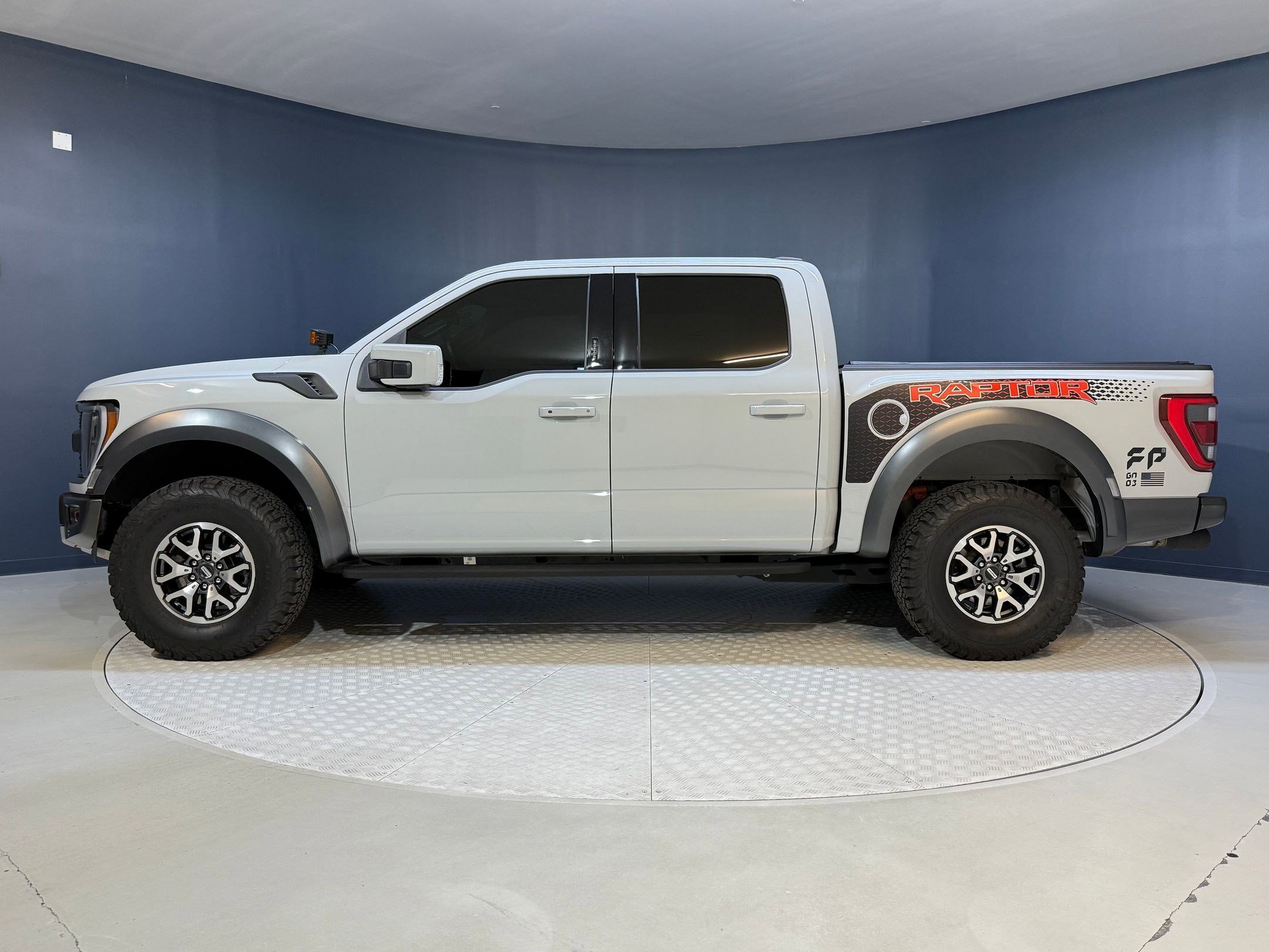 2023 Ford F-150 Raptor photo 2