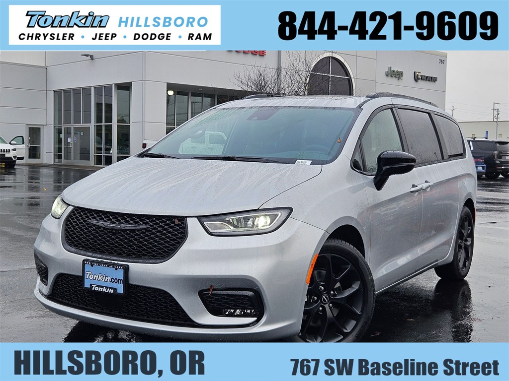 2026 Chrysler Pacifica Limited's photo