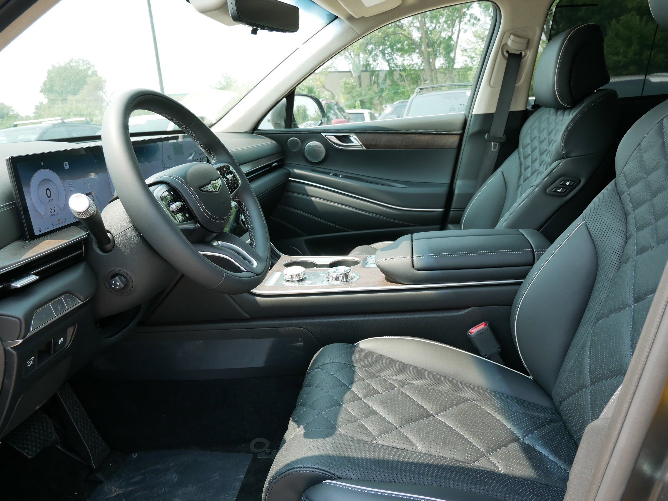 2025 Genesis GV80 Prestige AWD photo 4