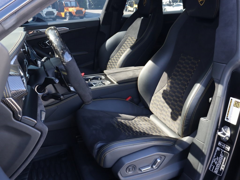 2022 Lamborghini Urus photo 19