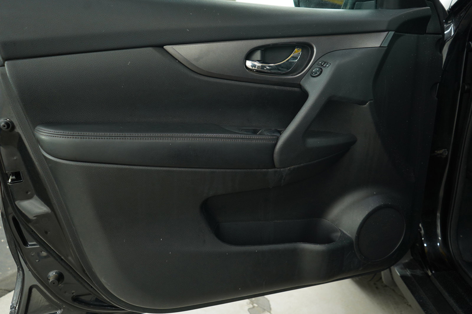 2016 Nissan Rogue SV photo 18