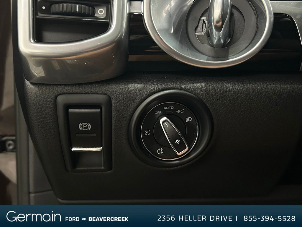 2017 Porsche Cayenne Base photo 23