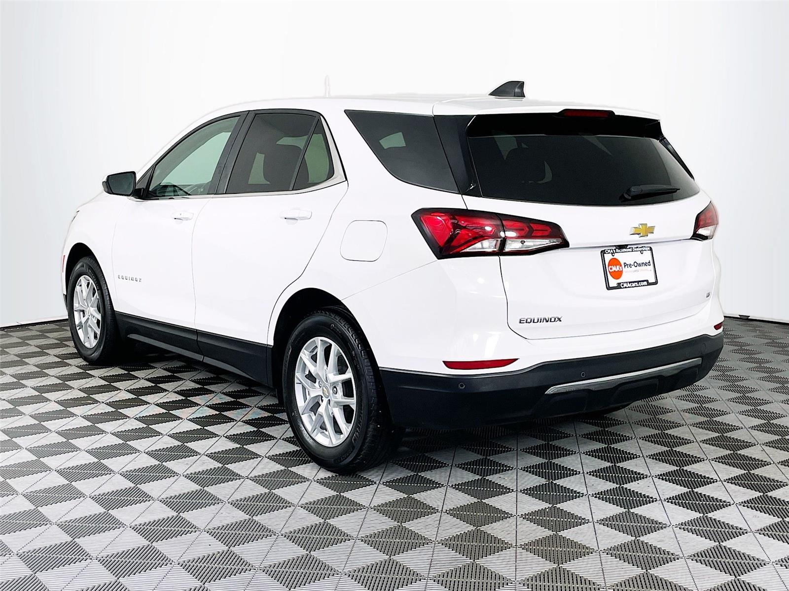 2024 Chevrolet Equinox LT photo 3
