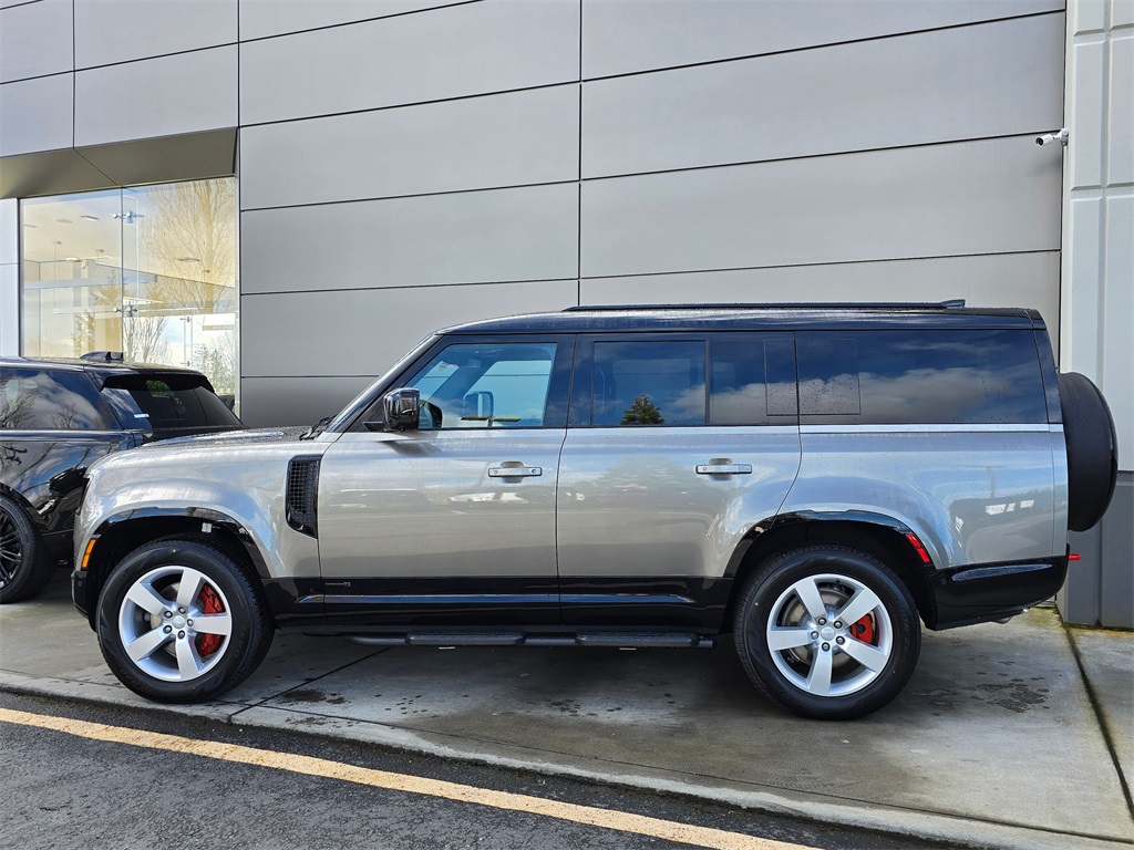 2025 Land Rover Defender X photo 4