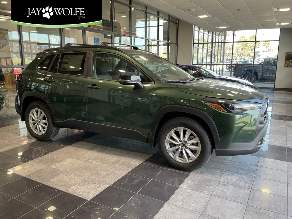 2026 Toyota Corolla Cross LE's photo