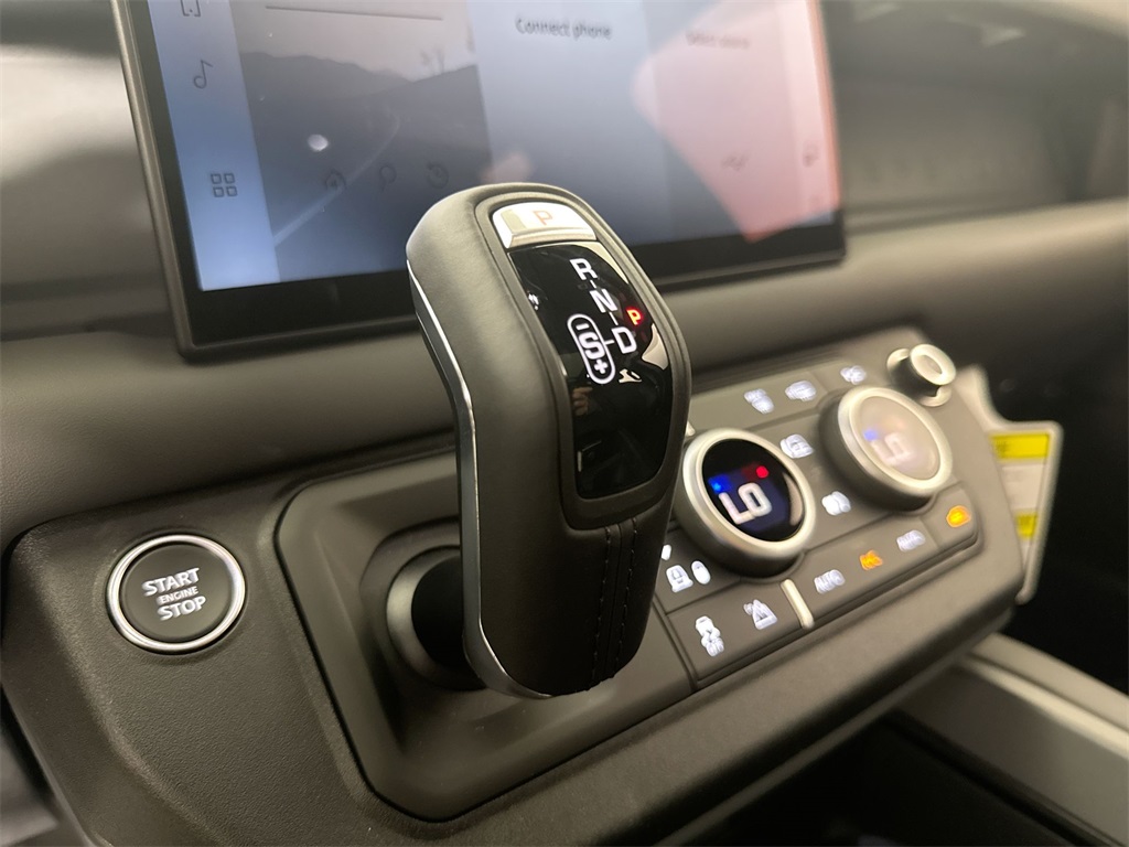 2025 Land Rover Defender 110 S photo 13
