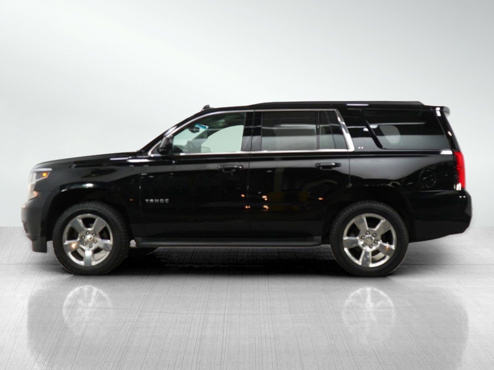 2016 Chevrolet Tahoe LT photo 2